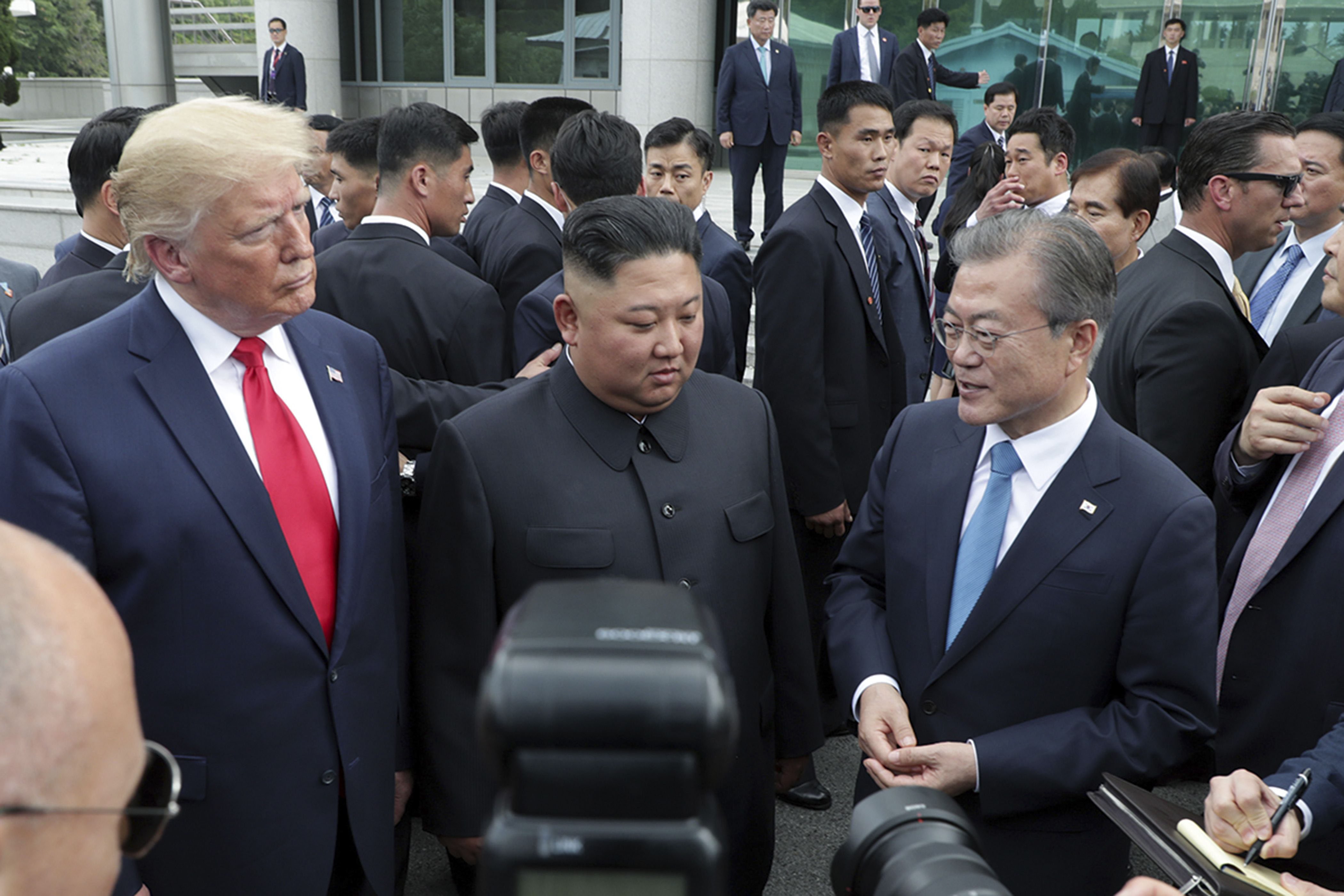 Trump - Kim - Moon - passo