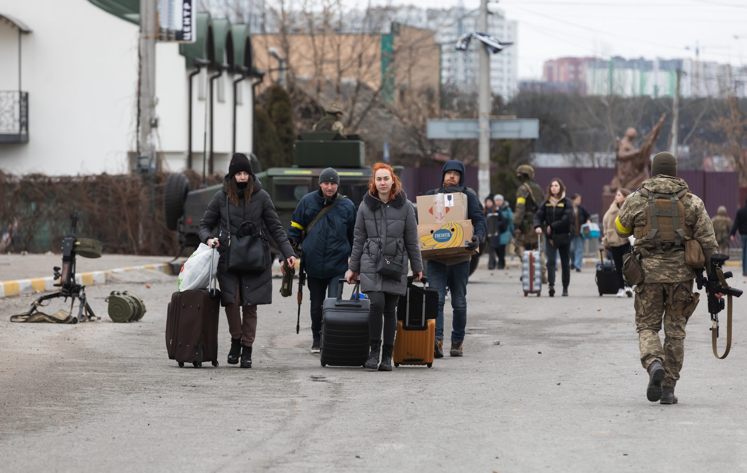 220308 Ucraina - Irpin - profughi - distruzione