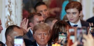 221118 Usa 2024 - Trump - Mar-a-lago