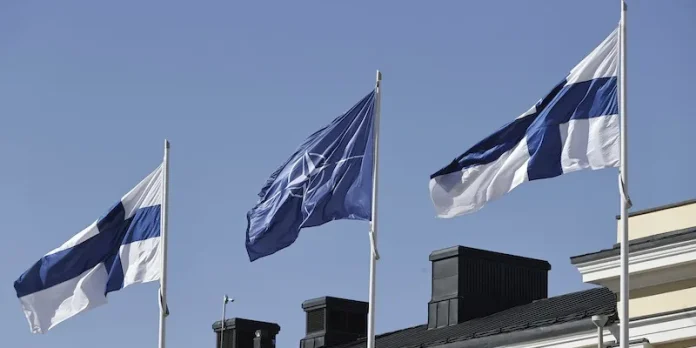 230406 Nato - Finlandia - bandiera