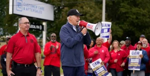 230928 Usa 2024 - Biden da operai in sciopero in Michigan